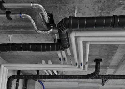 Professionelle Schalldämmung auf einer Baustelle.